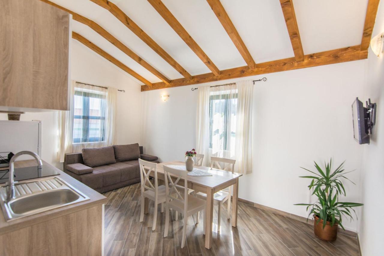 Apartments Tarragon Ugrinici 外观 照片